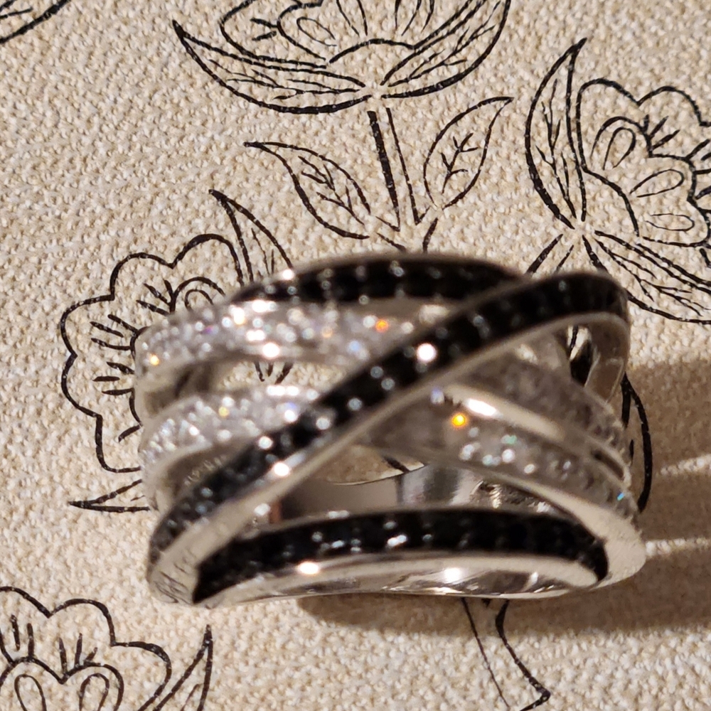 Ring ** - Picture 3 of 9